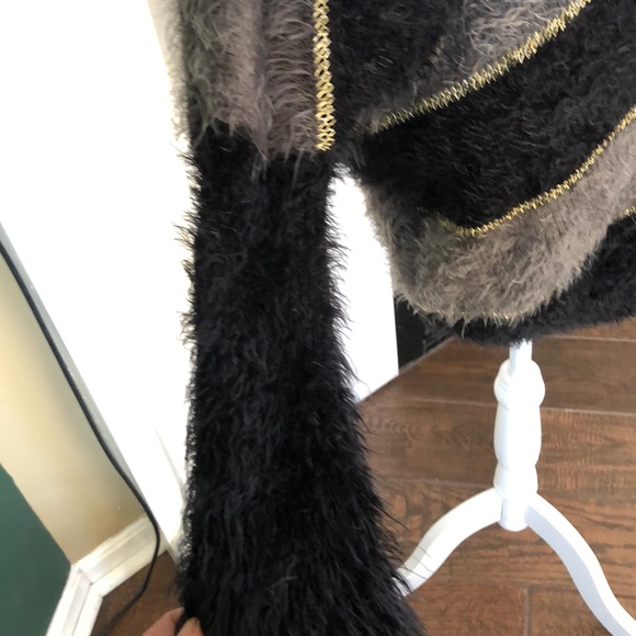 🌺S-Twelve black, gold & grey sweater🌺 - Picture 3 of 7